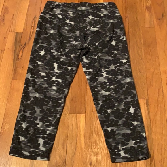Athleta cheetah capris - Picture 2 of 4